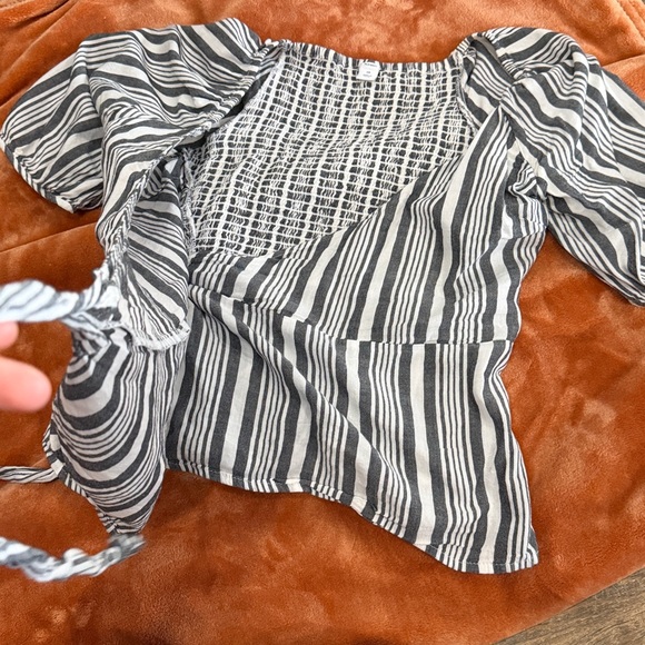 Old Navy Striped Wrap & Tie Top (Size XS) - Picture 5 of 9